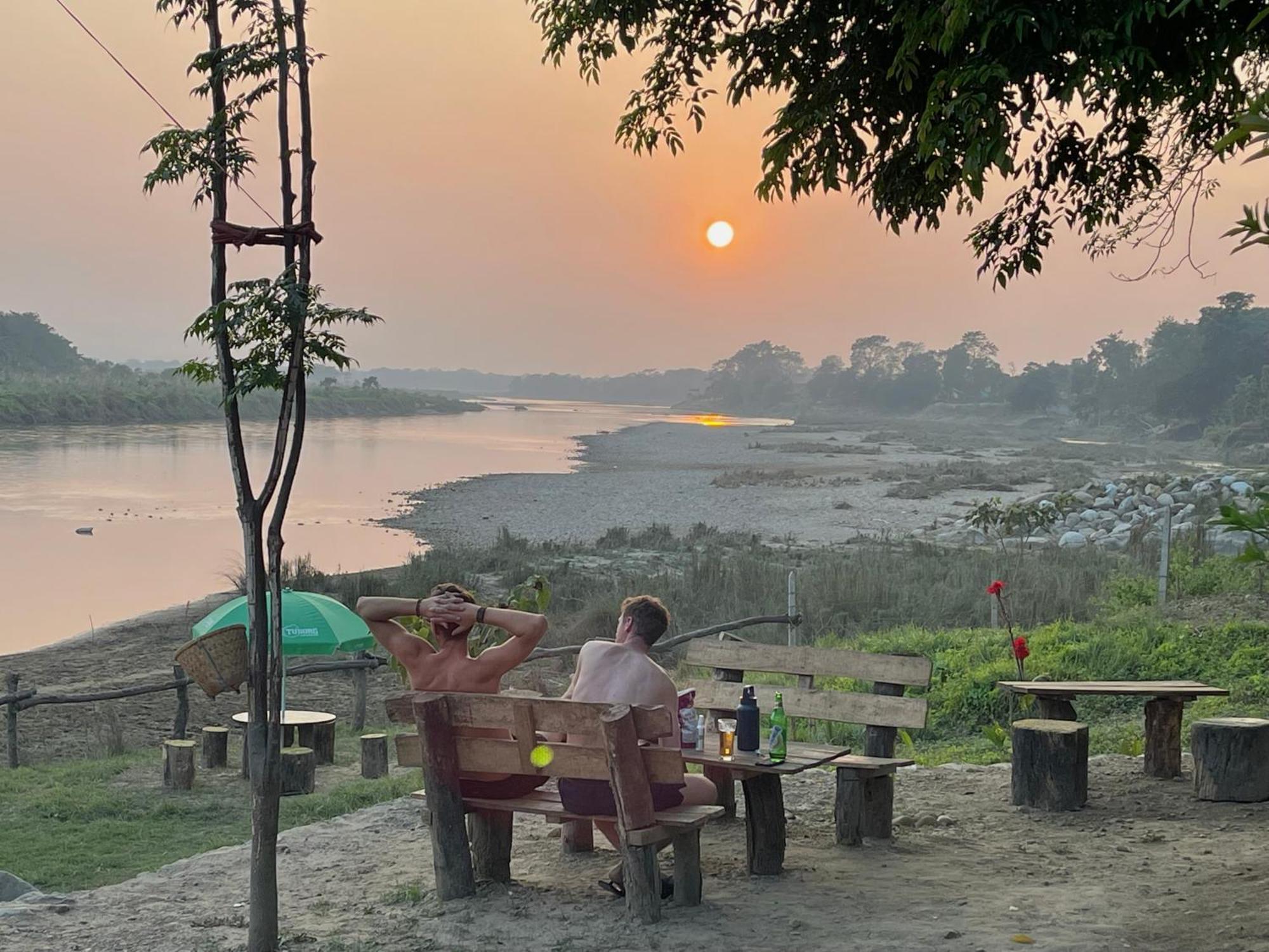Bamby Chilling House - Feel The Nature Sauraha Eksteriør bilde